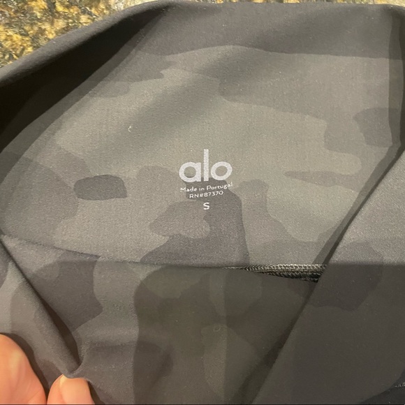 Alo Camo leggings. Size S. - Picture 3 of 3